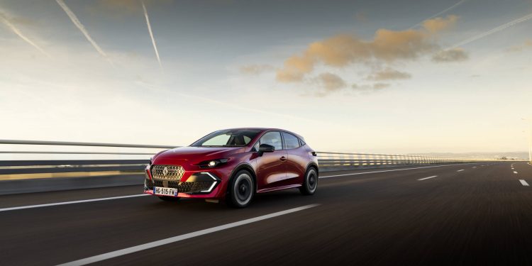 O Clio amplia a sua gama com o novo motor Eco-G de 120 cv com transmissão EDC 22