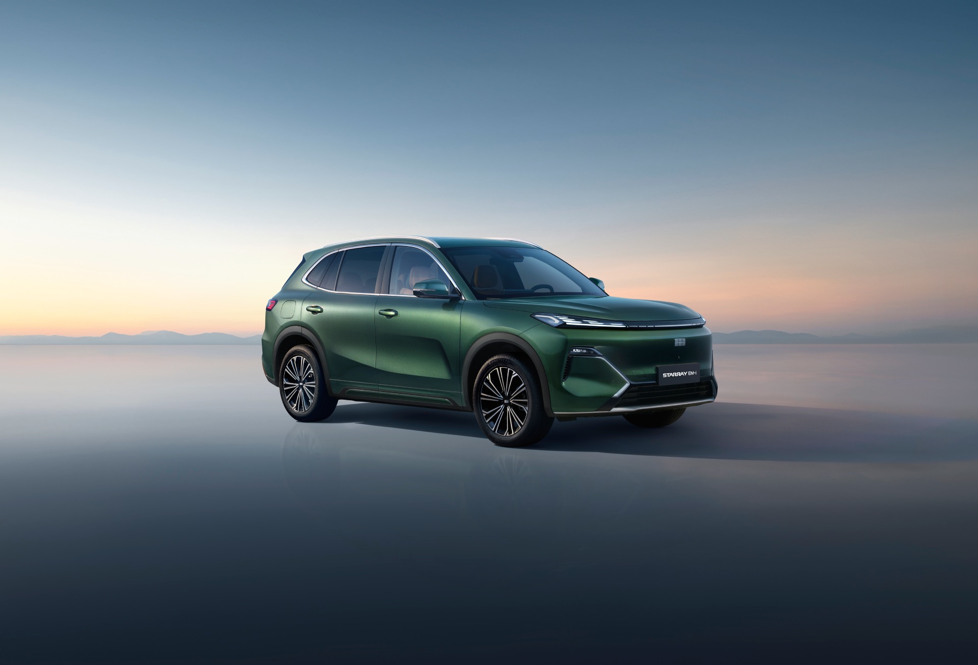 Geely E5 e Starray EM-i chegam a Portugal em maio 17