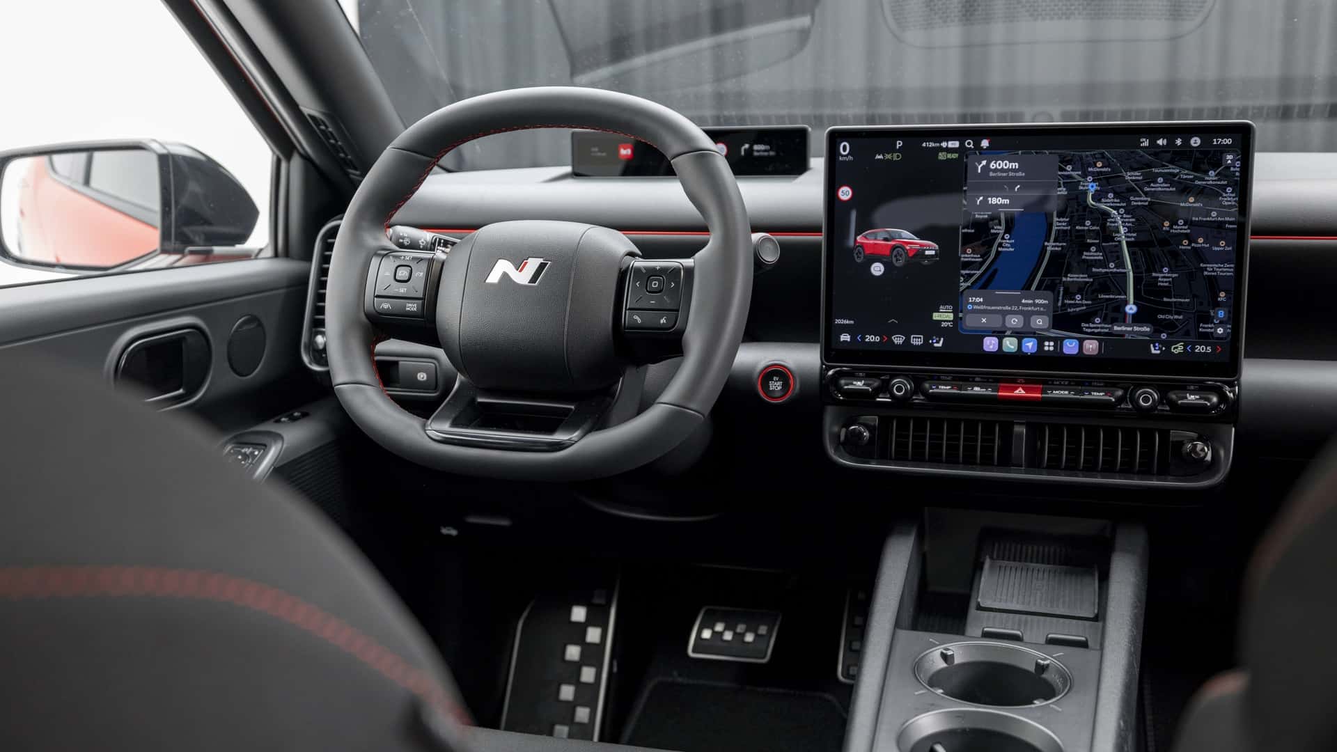 HYUNDAI apresenta o IONIQ 3: “Aero Hatch” eleva a tecnologia elétrica para uma mobilidade simples, espaçosa e intuitiva 16