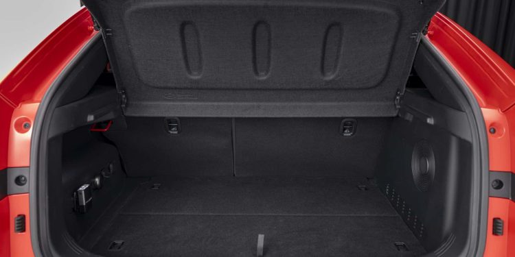 HYUNDAI apresenta o IONIQ 3: “Aero Hatch” eleva a tecnologia elétrica para uma mobilidade simples, espaçosa e intuitiva 19