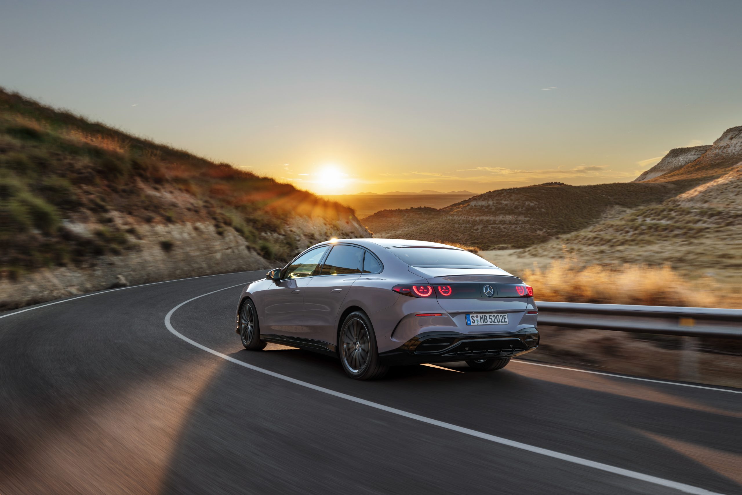 O novo Mercedes-Benz Classe C 400 4MATIC elétrico já está disponível para encomenda 13