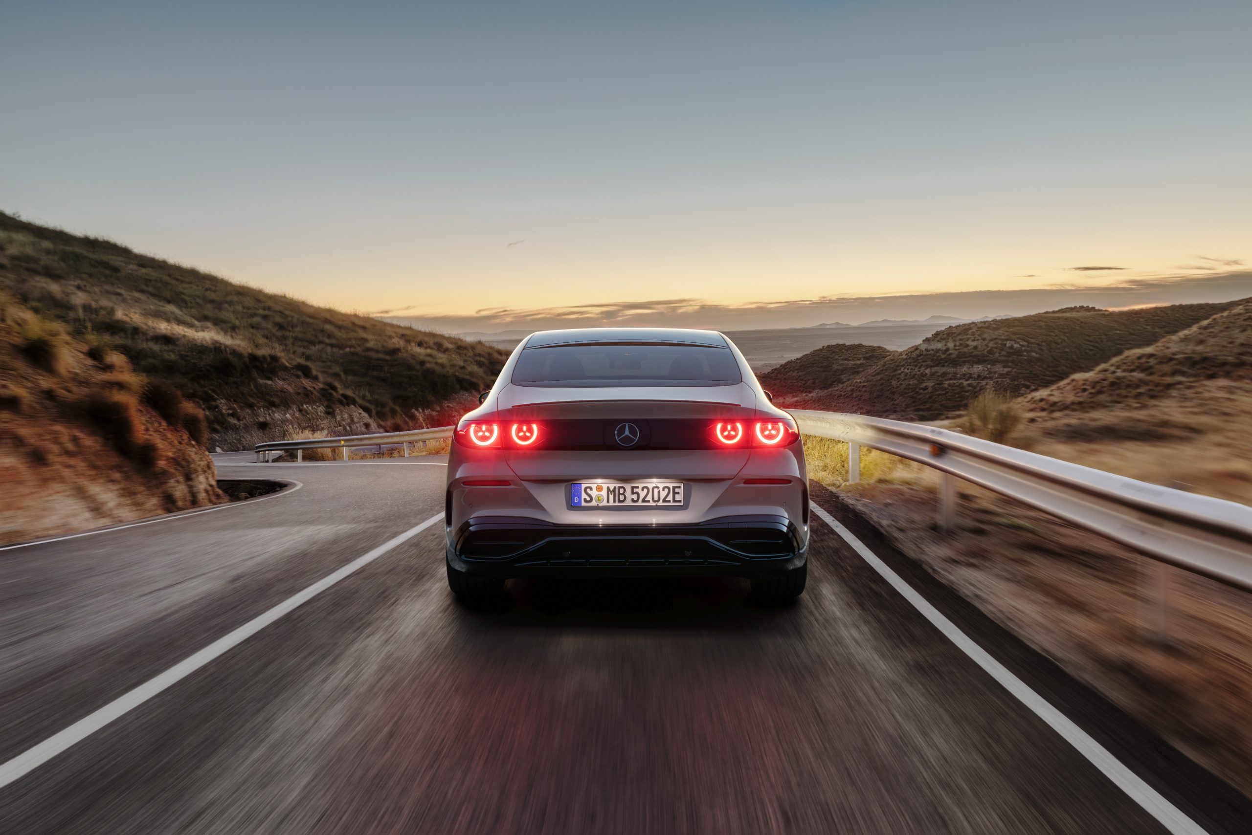 O novo Mercedes-Benz Classe C 400 4MATIC elétrico já está disponível para encomenda 15