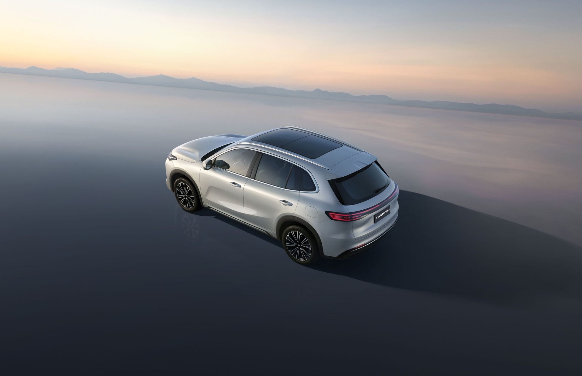 Geely Starray EM-i e Geely E5 já disponíveis em Portugal, com preço a partir de 29.600 euros* 13