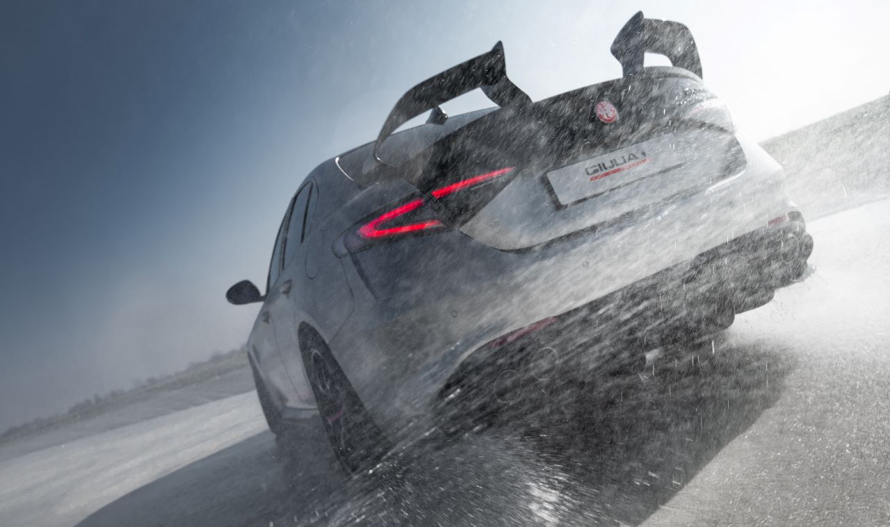 Giulia Quadrifoglio Luna Rossa conquista o Circuito de Testes de Balocco 13 Giulia Quadrifoglio Luna Rossa conquista o Circuito de Testes de Balocco 13