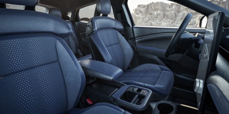Versão atualizada do Mustang Mach-E inclui novo GT California Special 13