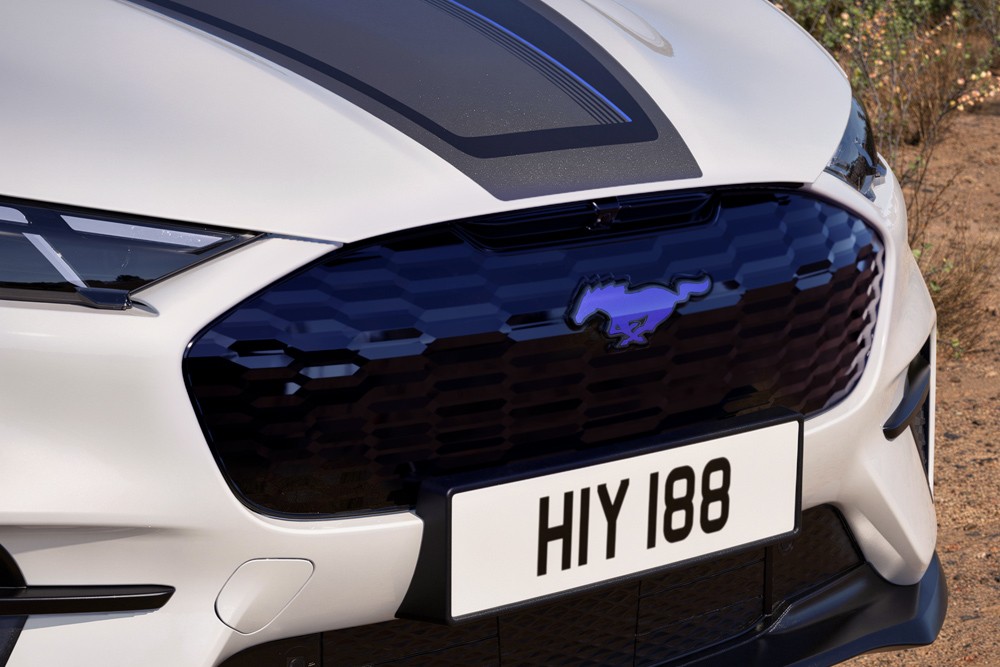 Versão atualizada do Mustang Mach-E inclui novo GT California Special 16