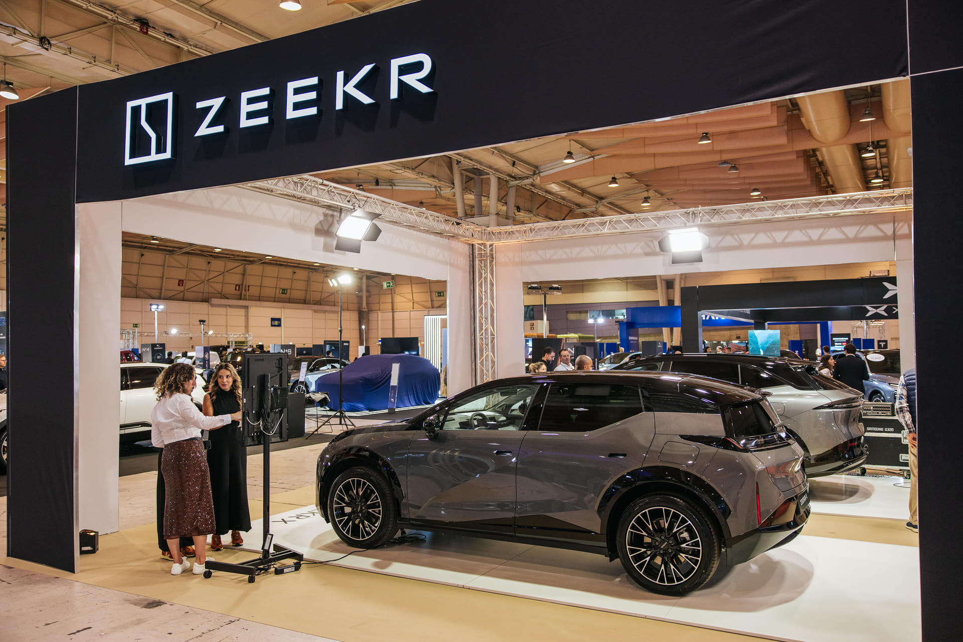 Marca Premium Zeekr estreia gama 100 por cento elétrica em Portugal 18