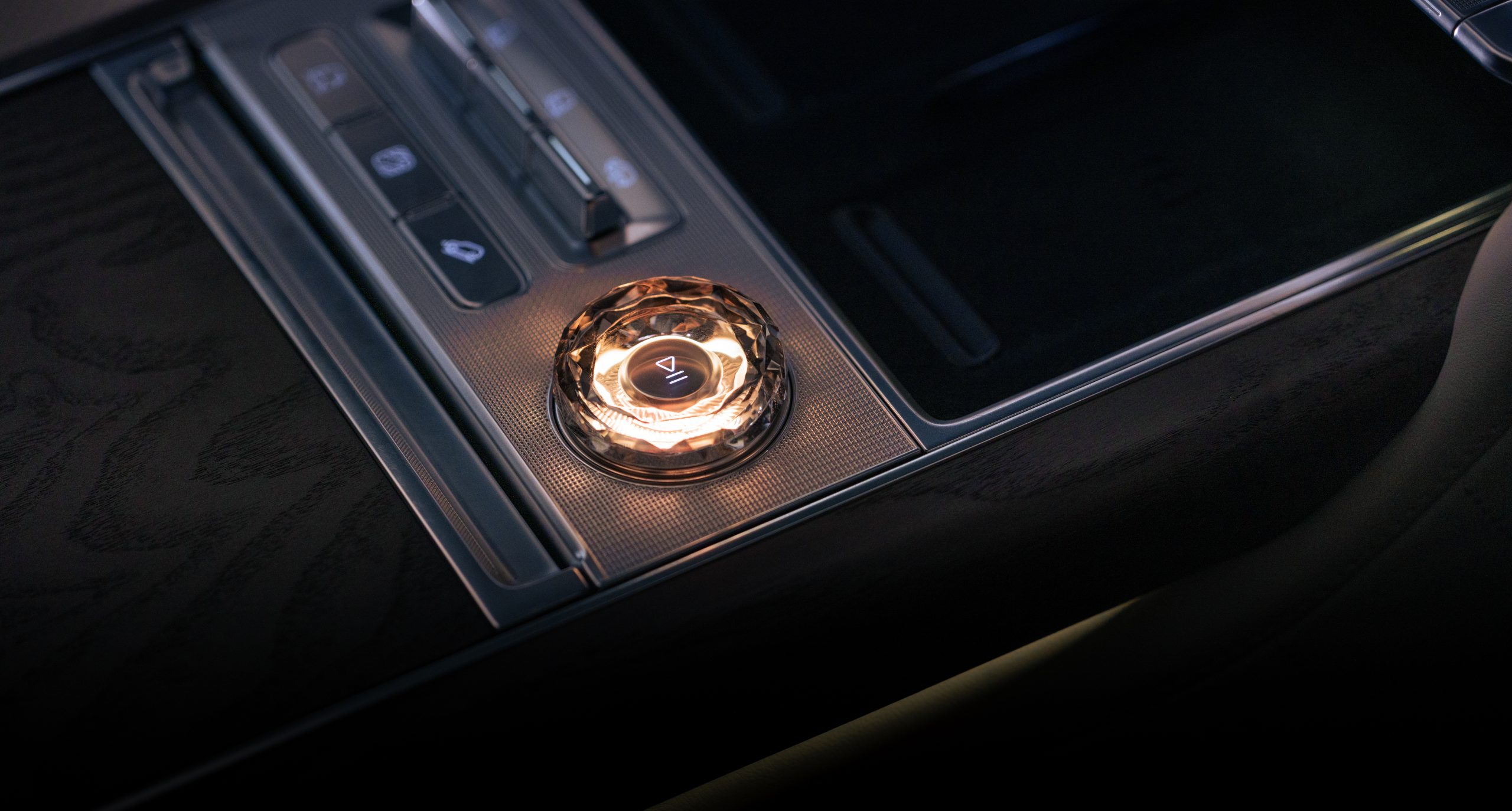 Novo Zeekr 9X: o SUV eletrificado de luxo que desafia as convenções 22 Novo Zeekr 9X: o SUV eletrificado de luxo que desafia as convenções 22