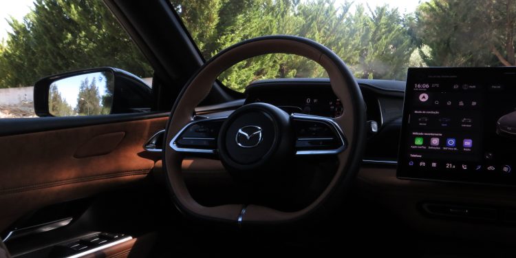 Mazda 6e Takumi Plus 68kWh: Qualidade Premium a Preço Competitivo 38