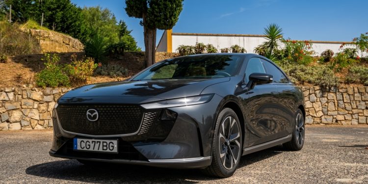 Mazda 6e Takumi Plus 68kWh: Qualidade Premium a Preço Competitivo 45