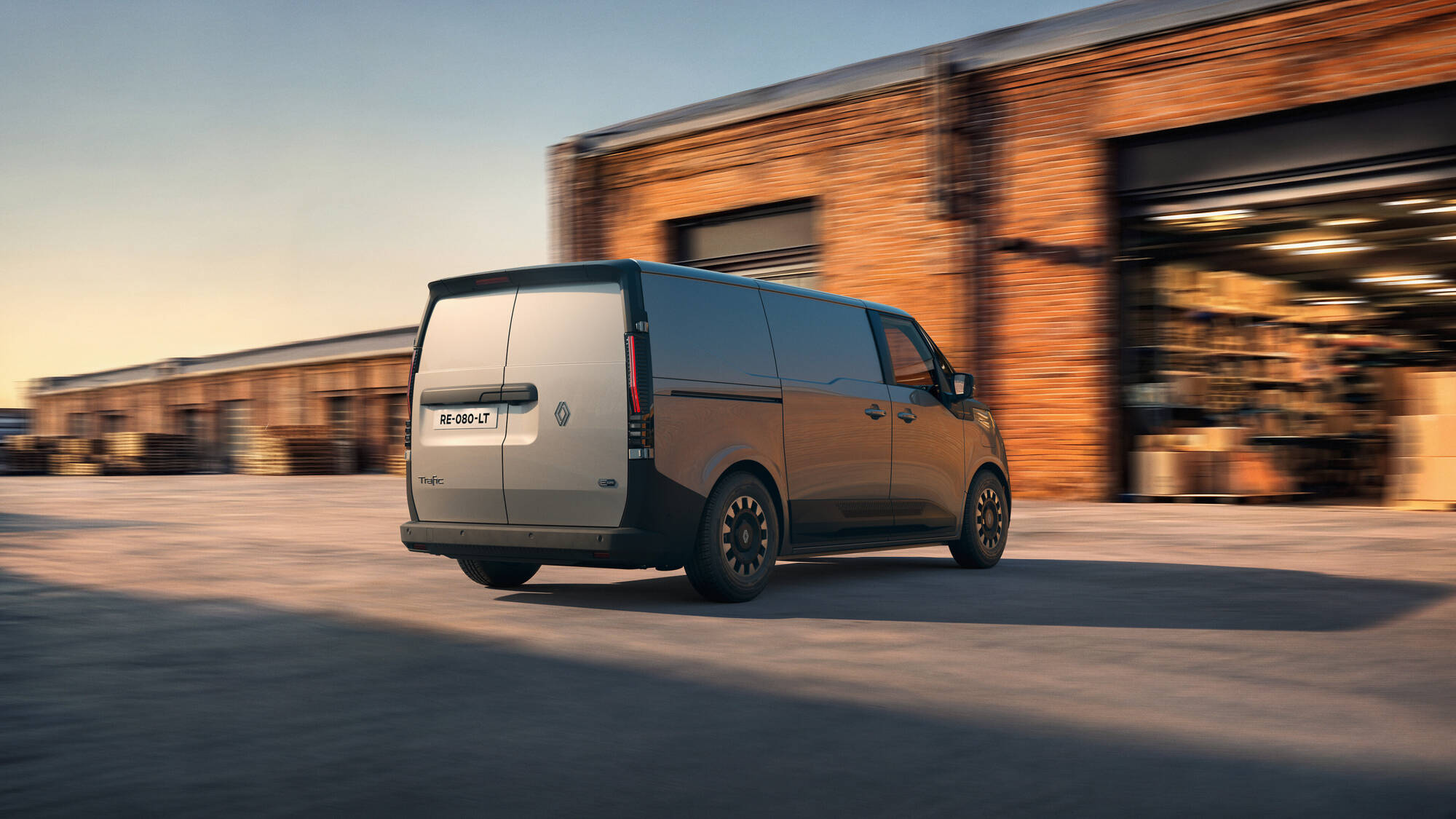 Novo Renault Trafic Van E-Tech elétrico é furgão internacional do ano 2027 14