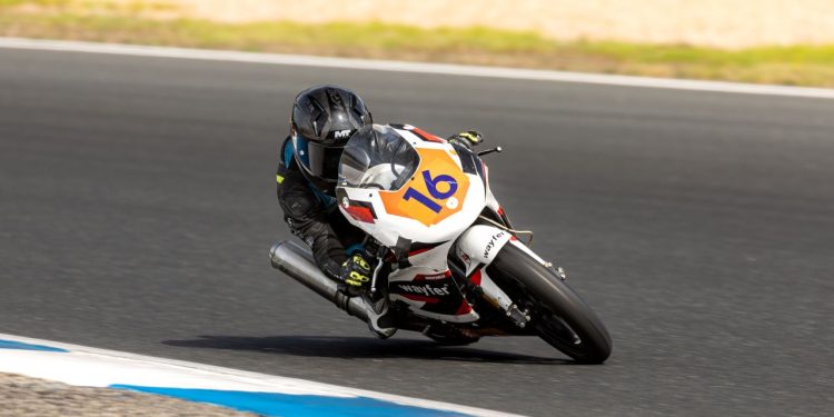 Simão Viegas conquista o título nacional de velocidade em CNV JR MIR Moto5 23 Simão Viegas conquista o título nacional de velocidade em CNV JR MIR Moto5 23