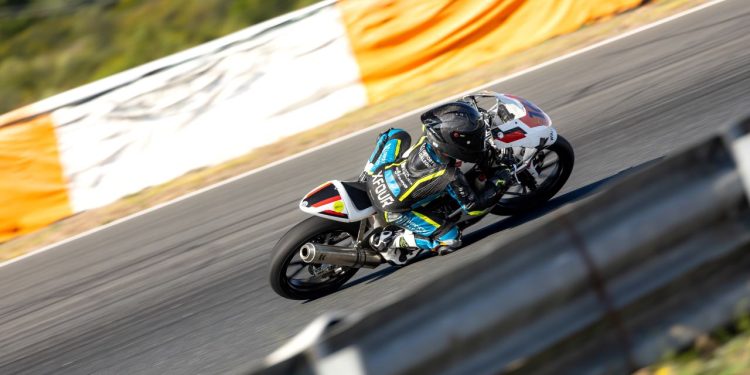 Simão Viegas conquista o título nacional de velocidade em CNV JR MIR Moto5 24 Simão Viegas conquista o título nacional de velocidade em CNV JR MIR Moto5 24