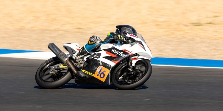 Simão Viegas conquista o título nacional de velocidade em CNV JR MIR Moto5 25 Simão Viegas conquista o título nacional de velocidade em CNV JR MIR Moto5 25