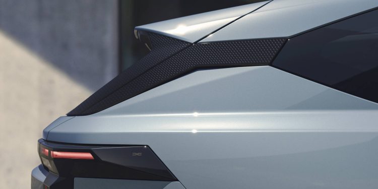 Abertura de encomendas Novo Dacia Striker 25