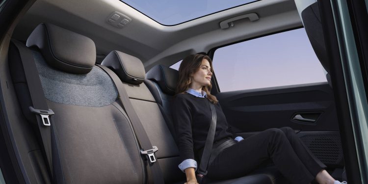 Abertura de encomendas Novo Dacia Striker 30